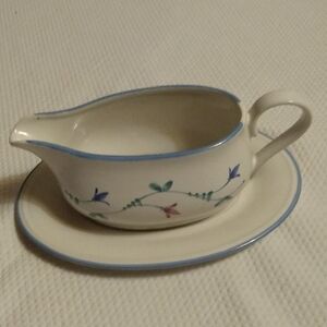 Savoir Vivre Gravy Boat